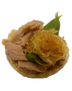 Tuna Flakes & tuna Mousseline with ½ Asparagus, Mascarpone, Fried Leek in Tartlet