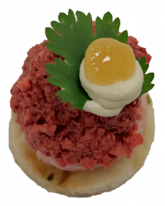 (M) Cut Tandoori Chicken, Mango chutney, Coriander on Naan