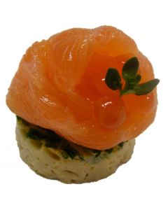 (F) Rosette of Smoked Salmon on Herb Omelette with Keta Caviar